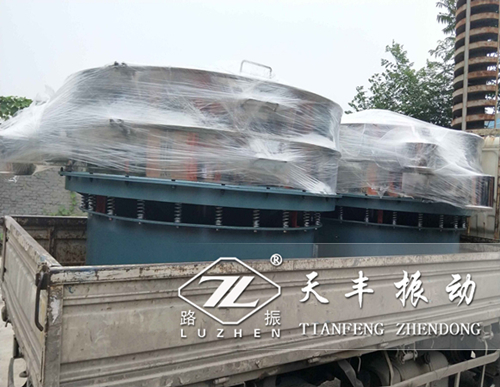 寧夏TS2000振動篩已發(fā)貨,丁經理請注意查收!